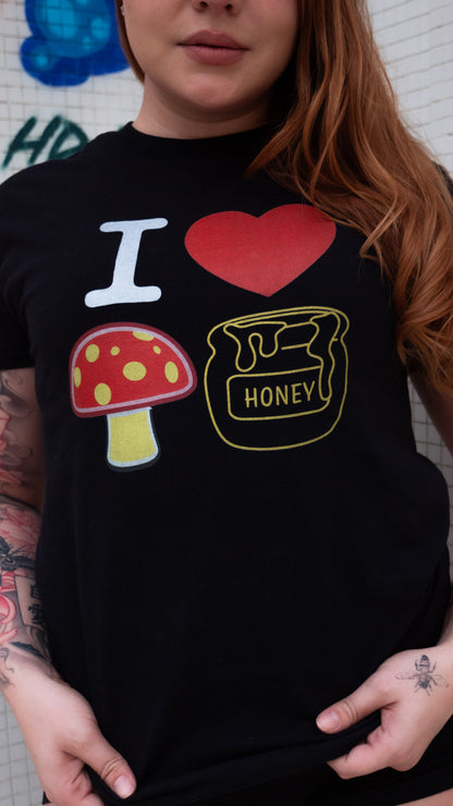 "I 💛MUSHROOM HONEY" T-shirt (Unisex)