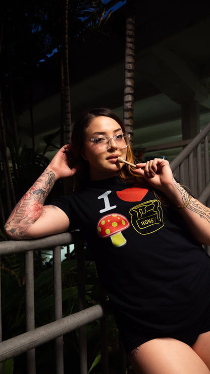 "I 💛MUSHROOM HONEY" T-shirt (Unisex)