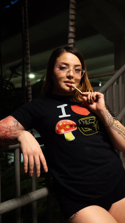 "I 💛MUSHROOM HONEY" T-shirt (Unisex)